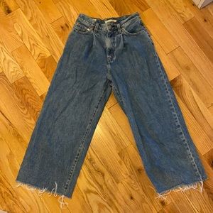 NWOT Levi’s ribcage pleated crop jean -27